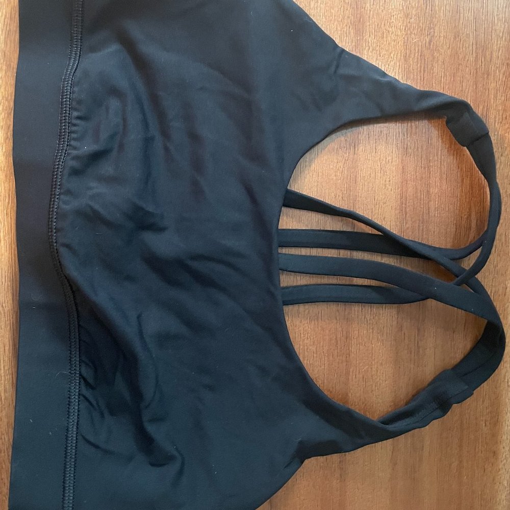 Lululemon Criss cross sports bra size 6